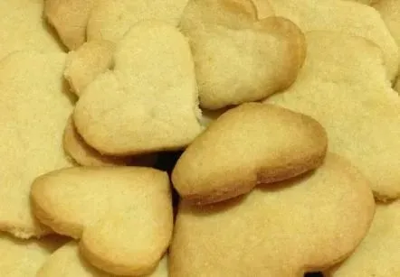 Galletas de nata recortadas en forma de corazón
